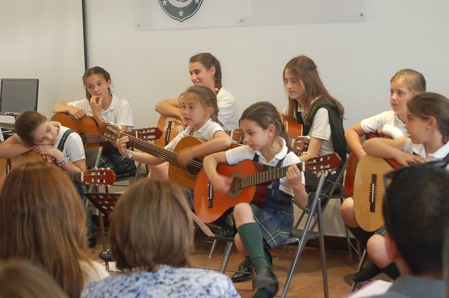 Exhibiciones Extraescolares 2016 - Piano, guitarra y pintura