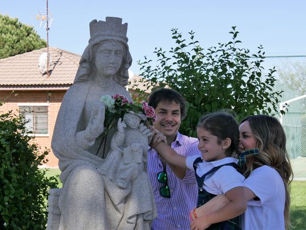 3º de Infantil corona a la Virgen de Orvalle