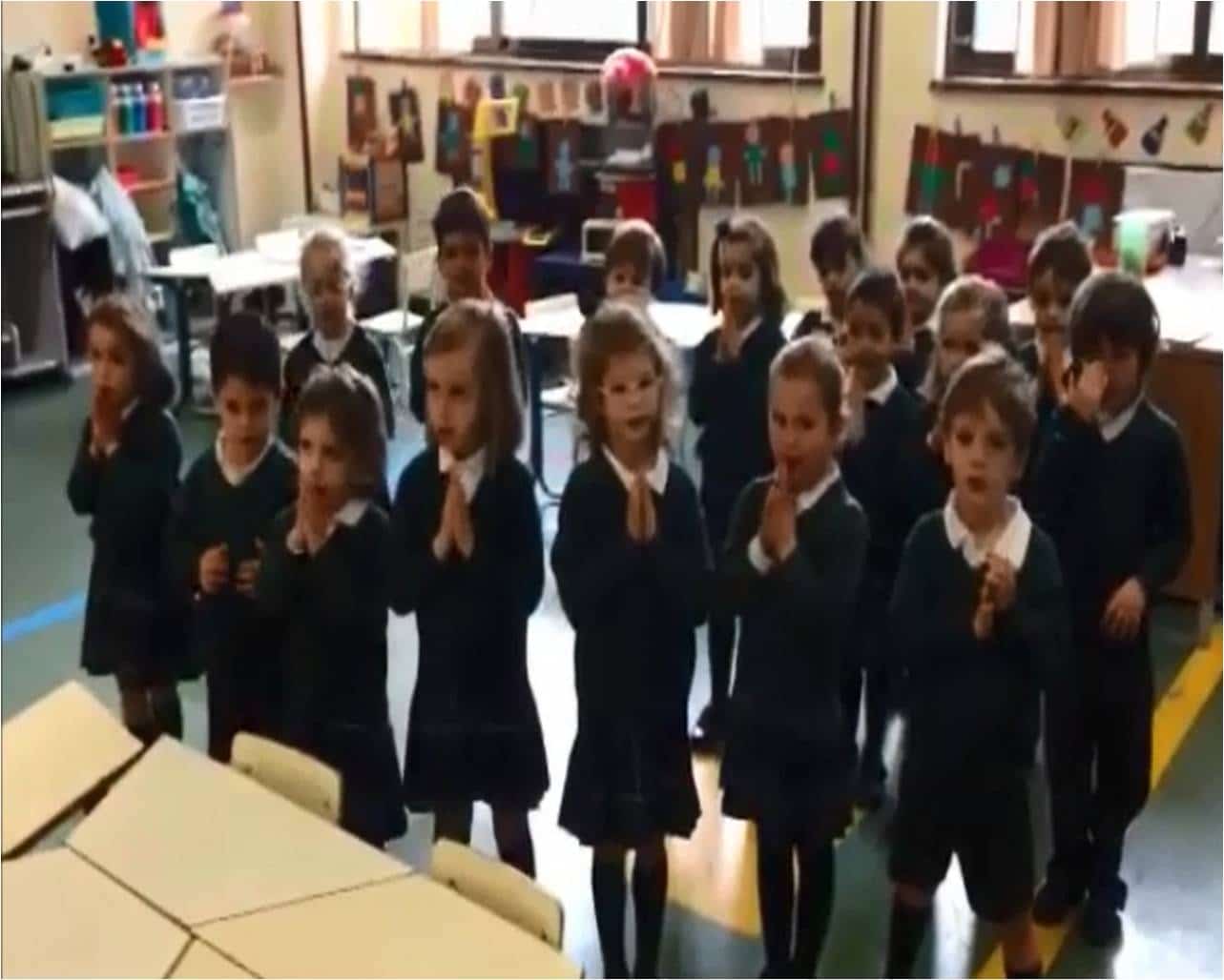 Kidergarden's children praying in English
