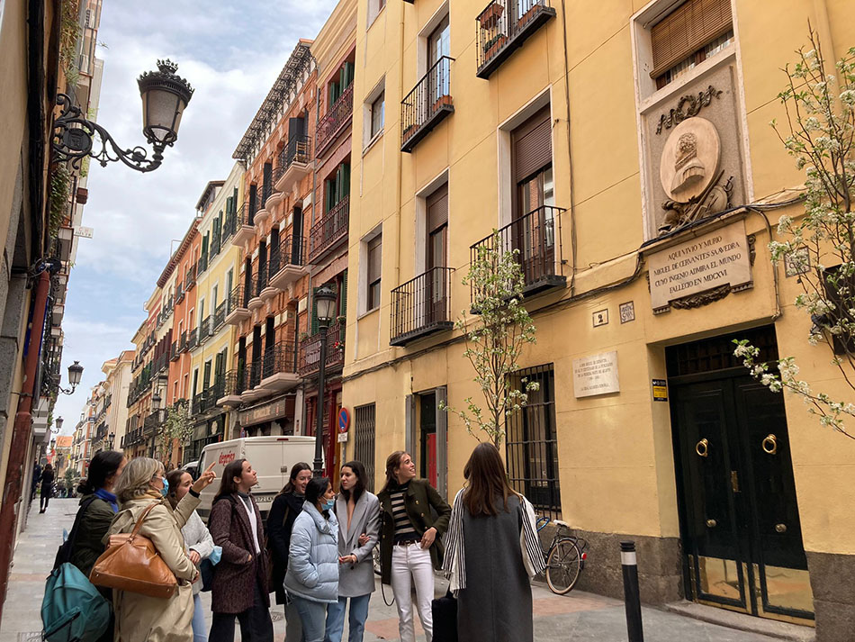 Clase de literatura en el teatro con 1º de Bach.