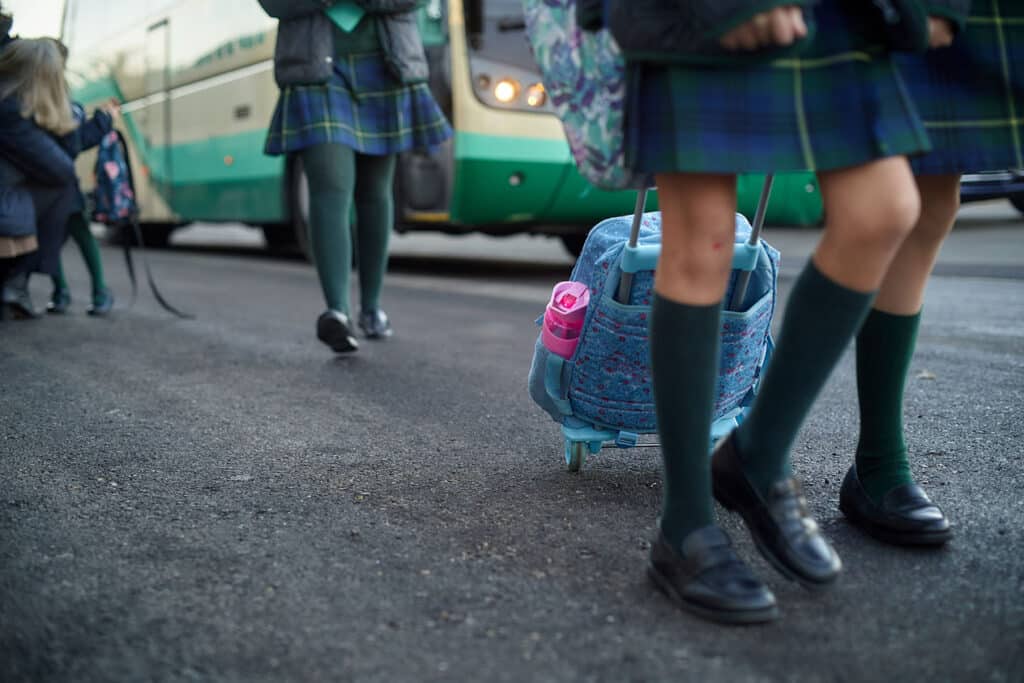 Los ocho beneficios del transporte escolar 1 Los ocho beneficios del transporte escolar