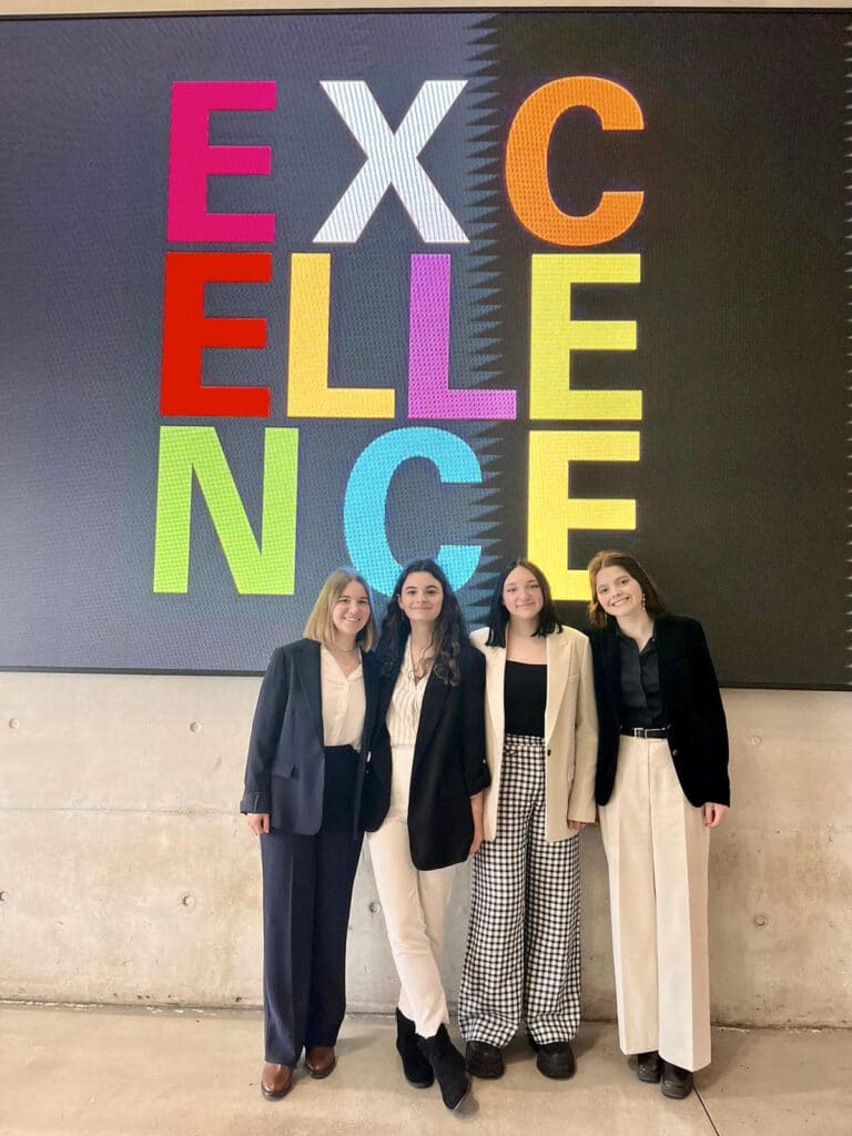 Un grupo de alumnas logra una mención de honor en el Programa Excellence