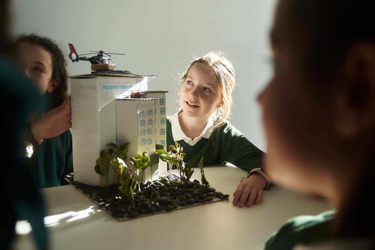 colegio cerca de las tablas