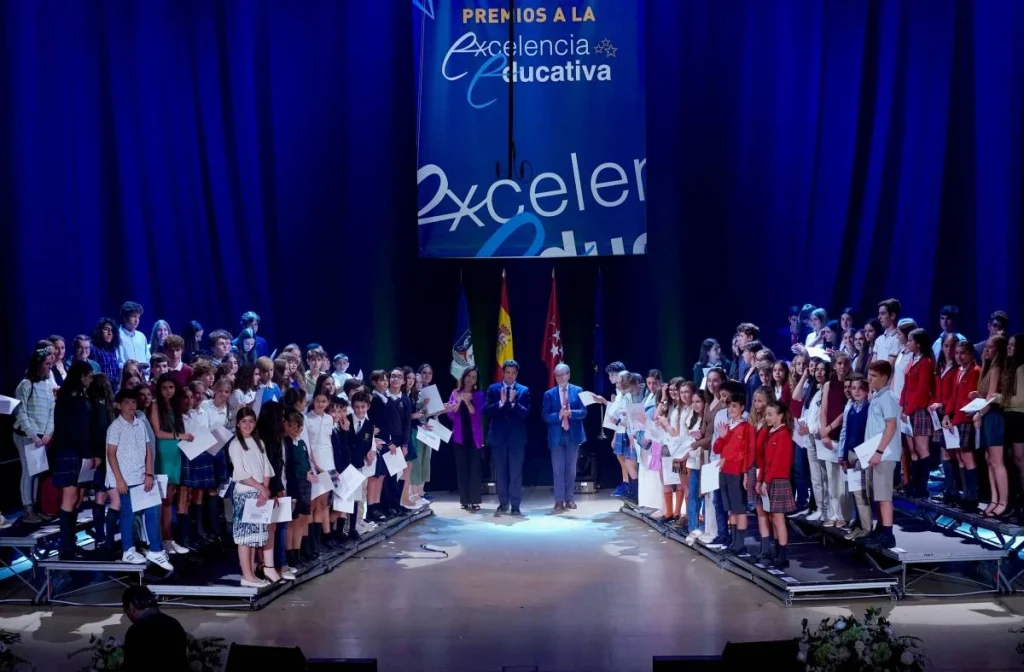 Seis alumnas de Orvalle reconocidas por su excelencia académica