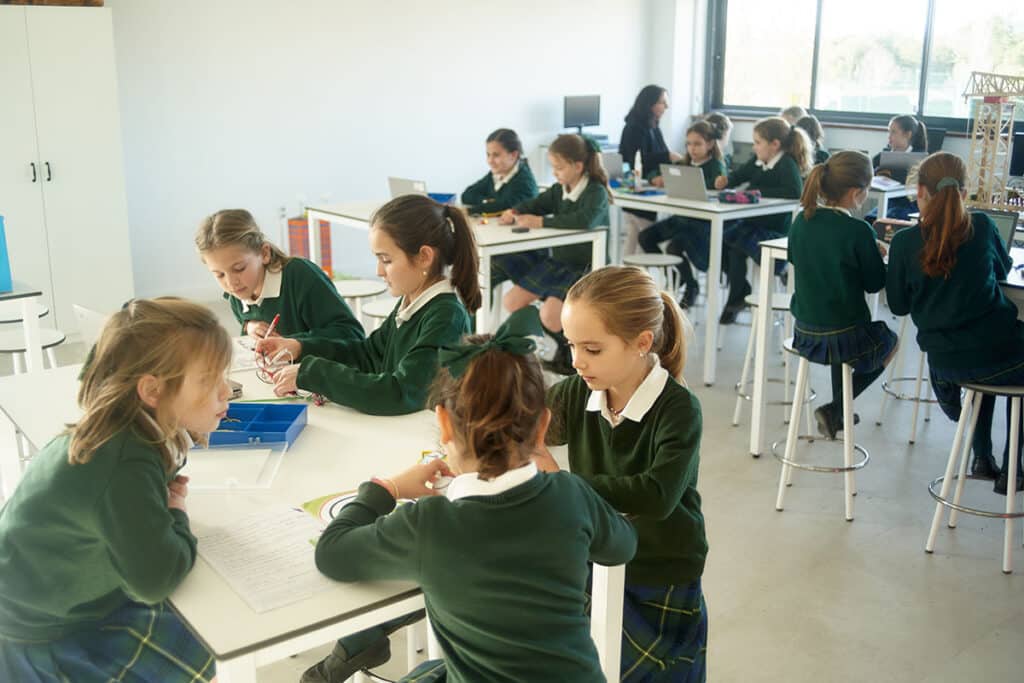 Robótica, una actividad ideal para enseñar a pensar de forma fundamentada y autónoma en Primaria 2 forma fundamentada