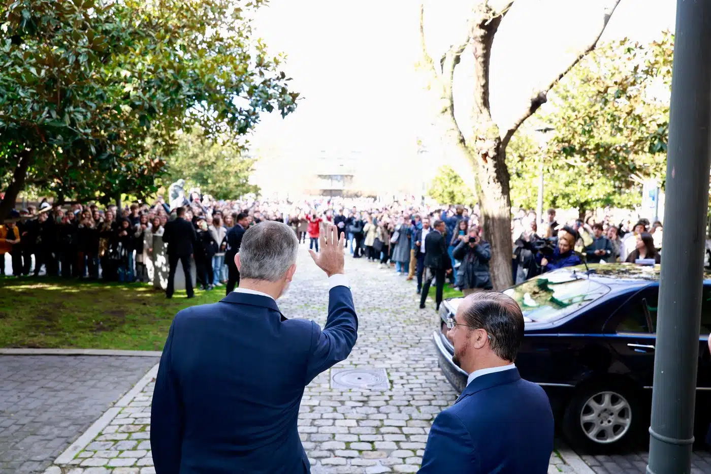 La alumni Lucía Vendrell conoce personalmente a S. M. el Rey Felipe VI