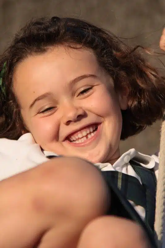 La alumni Lucía Vendrell conoce personalmente a S. M. el Rey Felipe VI
