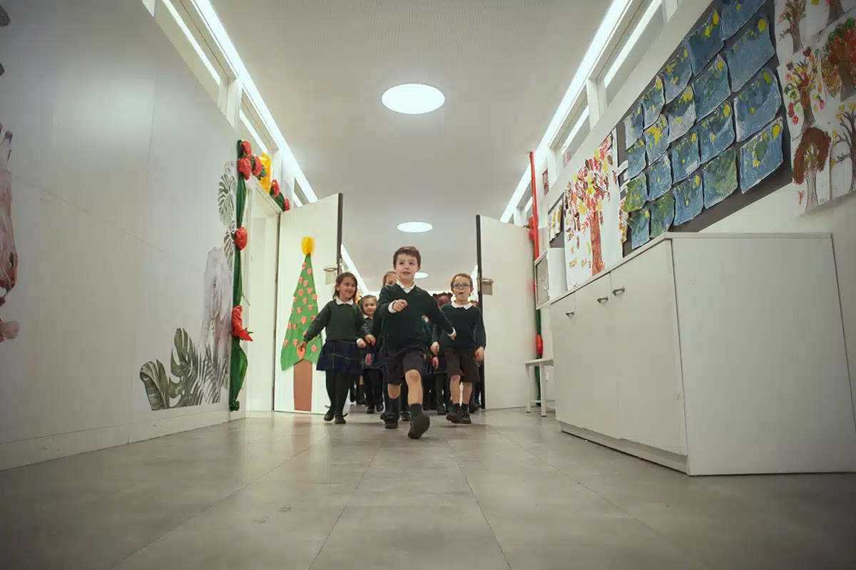 instalaciones del colegio orvalle pasillo infantil