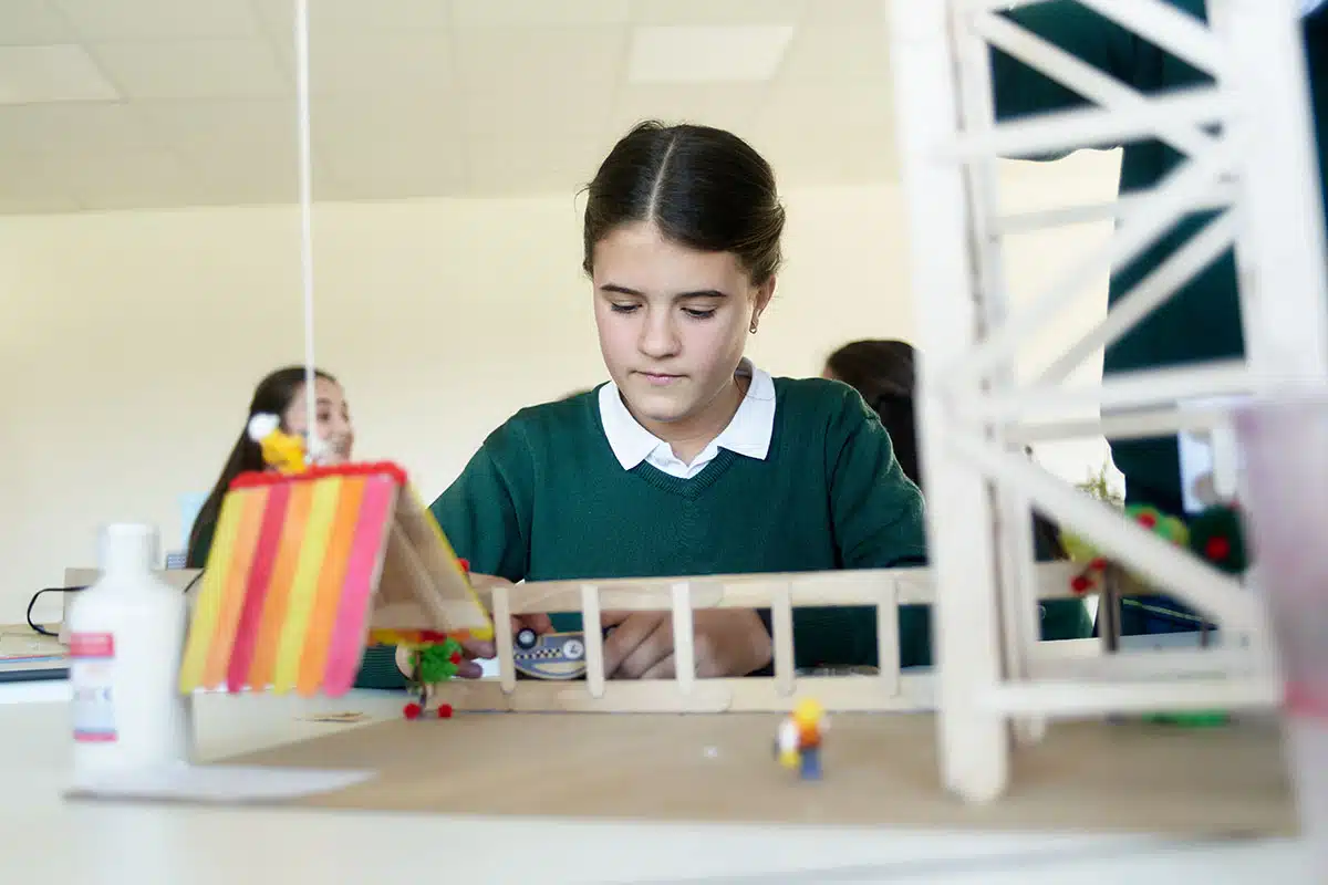 Educar en fortaleza: cómo formar el carácter desde la infancia 13 hijos fuertes educar en fortaleza