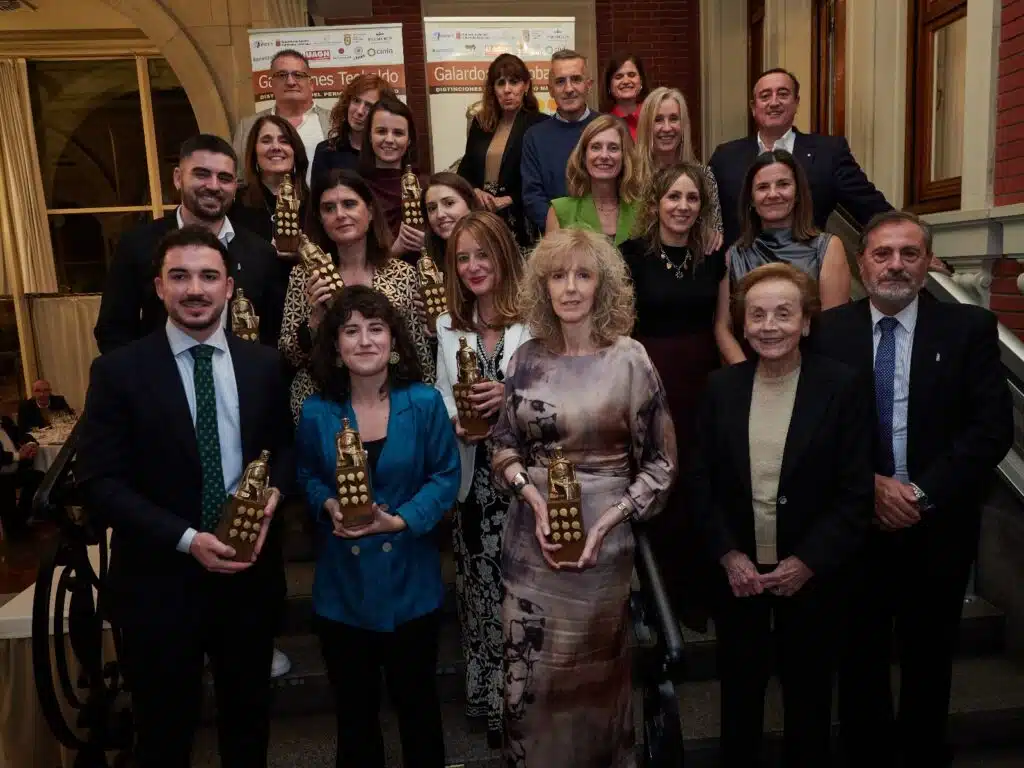 La profesora Victoria de Julián recibe el Premio Teobaldo de periodismo 2025 1 victoria de julian premio teobaldo