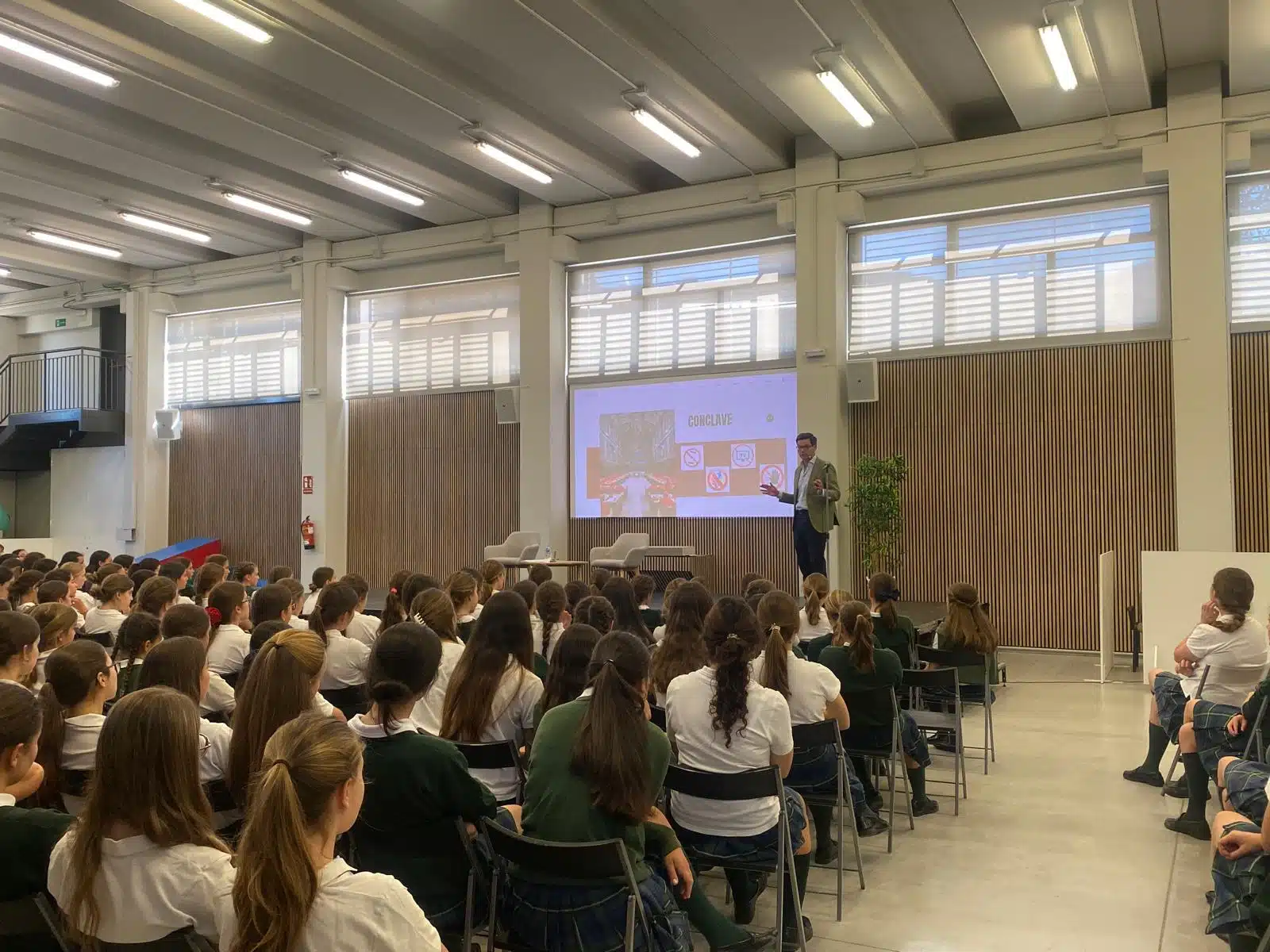 Orvalle junto al Papa: así vivimos la visita de León XIV 11 alberto ramirez orvalle junto al papa