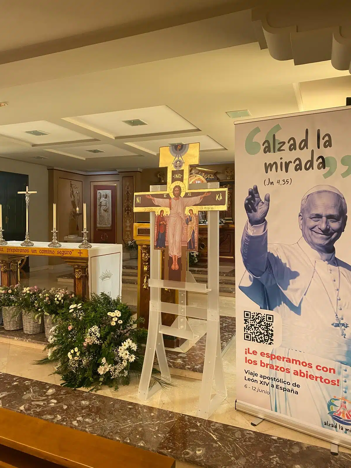 Orvalle junto al Papa: así vivimos la visita de León XIV 9 cruz peregrina orvalle junto al papa