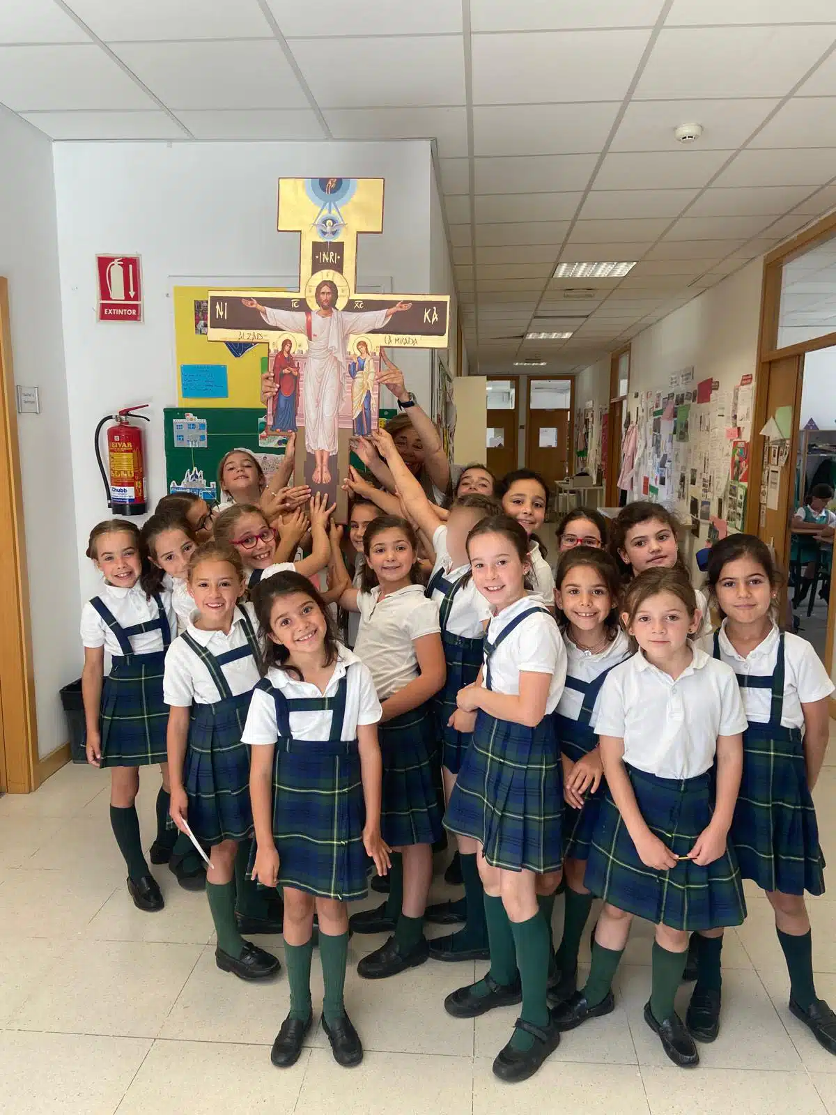 Orvalle junto al Papa: así vivimos la visita de León XIV 8 orvalle junto al papa cruz peregrina